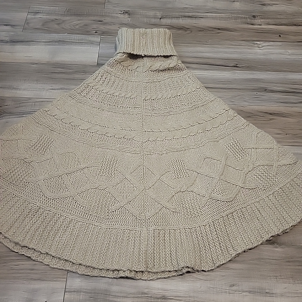 Gio Gio Poncho Sweater Womens Small Medium Beige Knit Pullover Made In‎ Italy